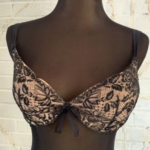 Victoria's Secret Very Sexy Push-Up Lace Trim Underwire Bra 34C